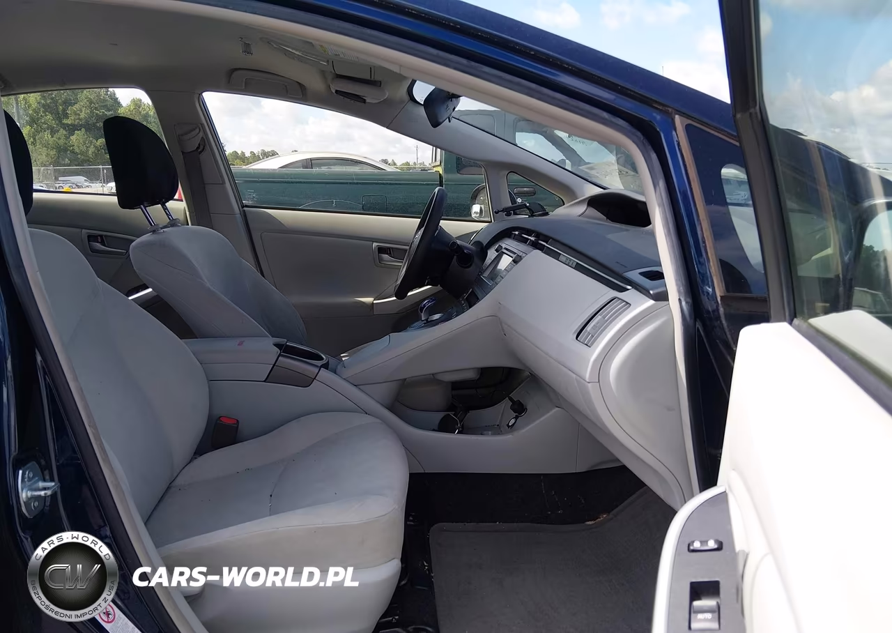 2015 Toyota Prius Two VIN:JTDKN3DUXF0446822 - 5