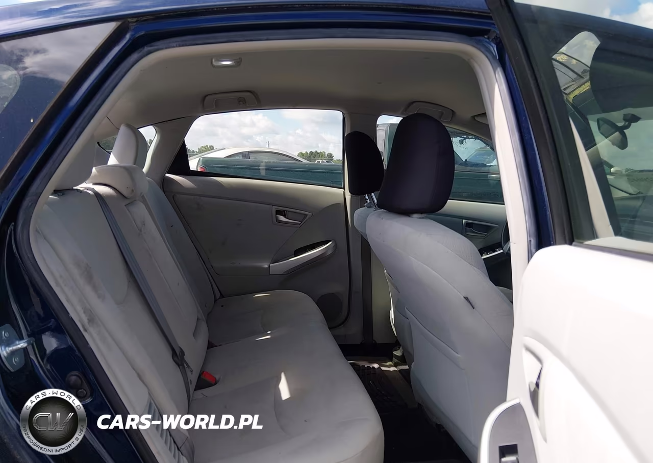 2015 Toyota Prius Two VIN:JTDKN3DUXF0446822 - 8