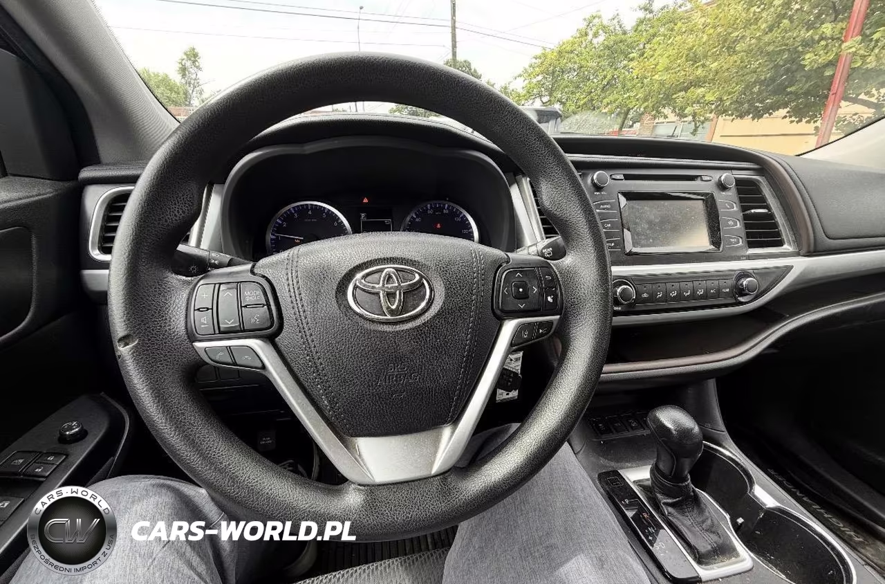 2018 Toyota Highlander Le VIN:5TDBZRFH1JS883847 - 13