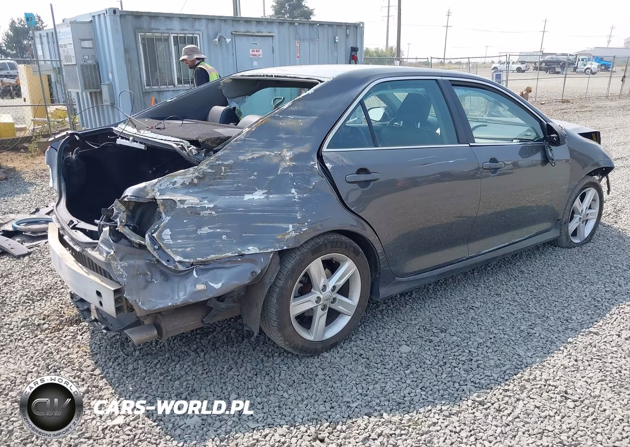 2014 Toyota Camry Se VIN:4T1BF1FK0EU344798 - 4
