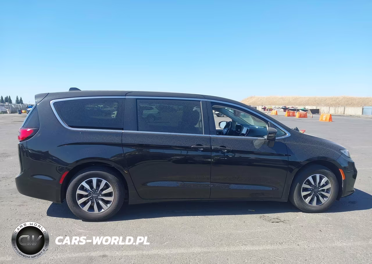 2022 Chrysler Pacifica Hybrid Touring L VIN:2C4RC1L73NR207511 - 13