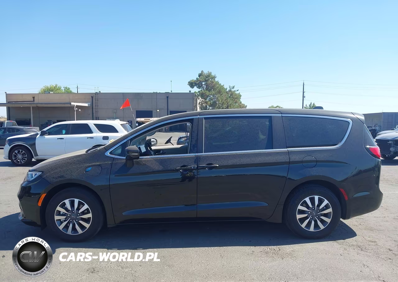2022 Chrysler Pacifica Hybrid Touring L VIN:2C4RC1L73NR207511 - 14