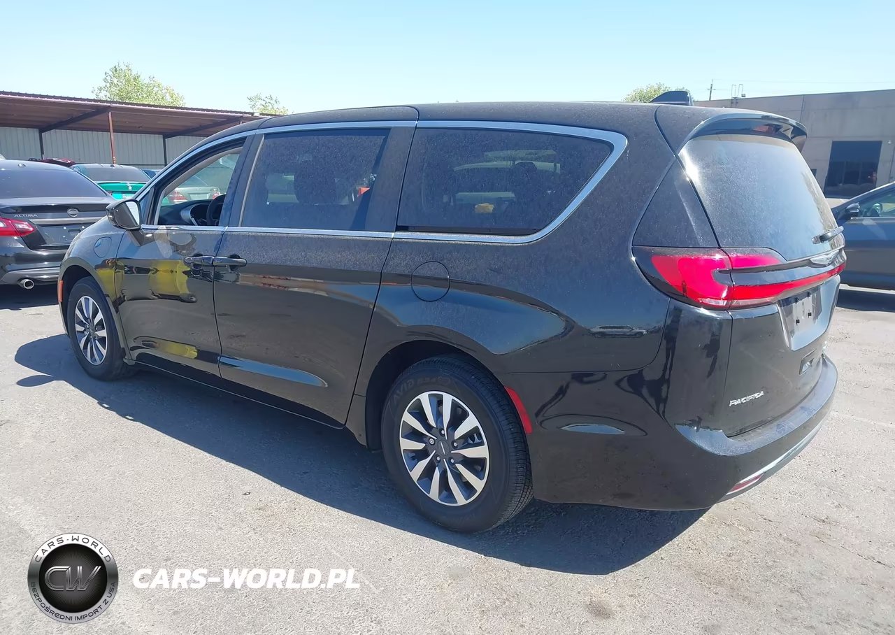 2022 Chrysler Pacifica Hybrid Touring L VIN:2C4RC1L73NR207511 - 3