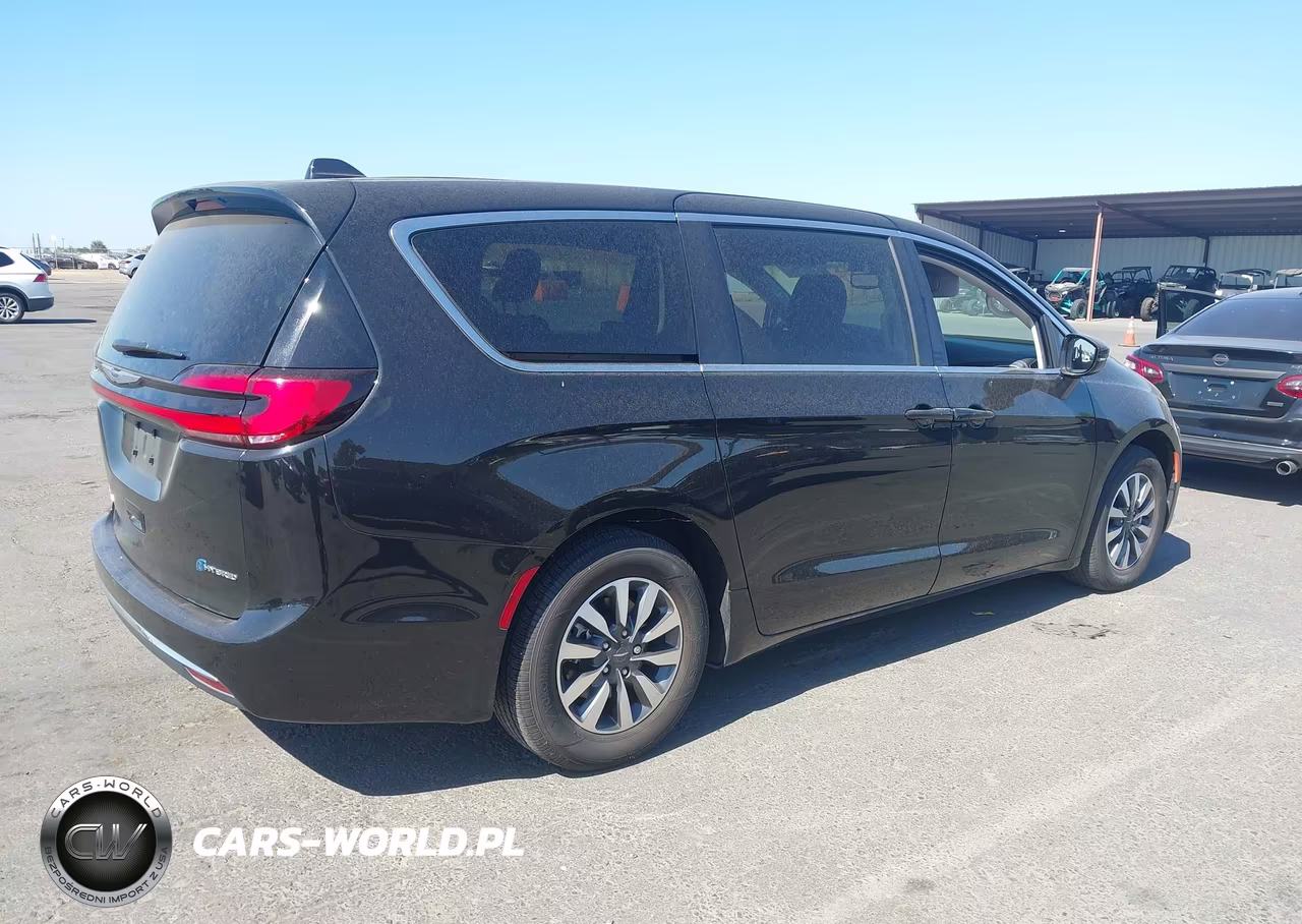 2022 Chrysler Pacifica Hybrid Touring L VIN:2C4RC1L73NR207511 - 4