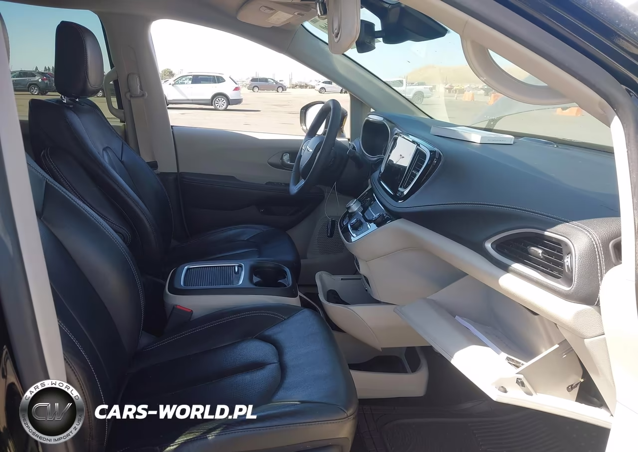 2022 Chrysler Pacifica Hybrid Touring L VIN:2C4RC1L73NR207511 - 5