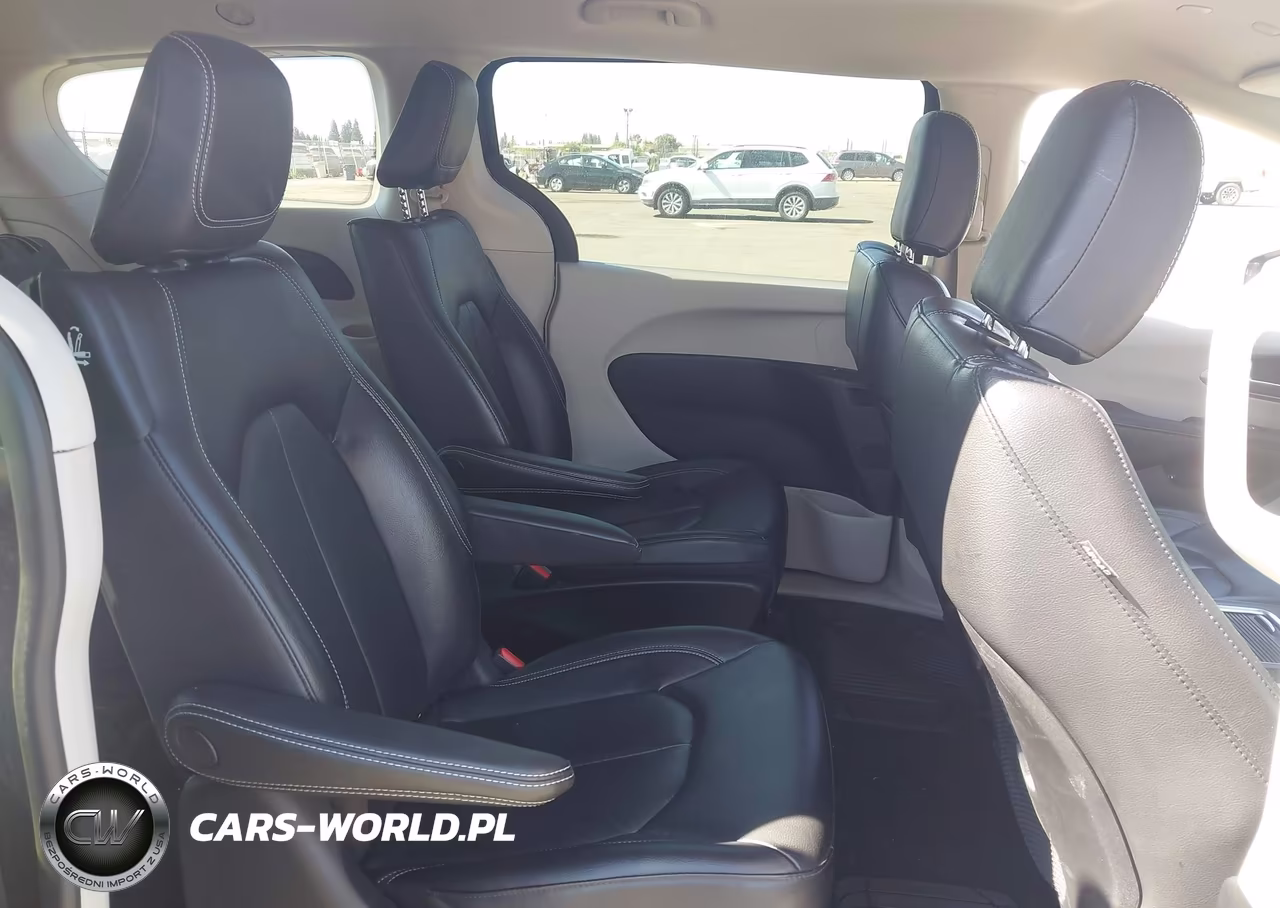 2022 Chrysler Pacifica Hybrid Touring L VIN:2C4RC1L73NR207511 - 8