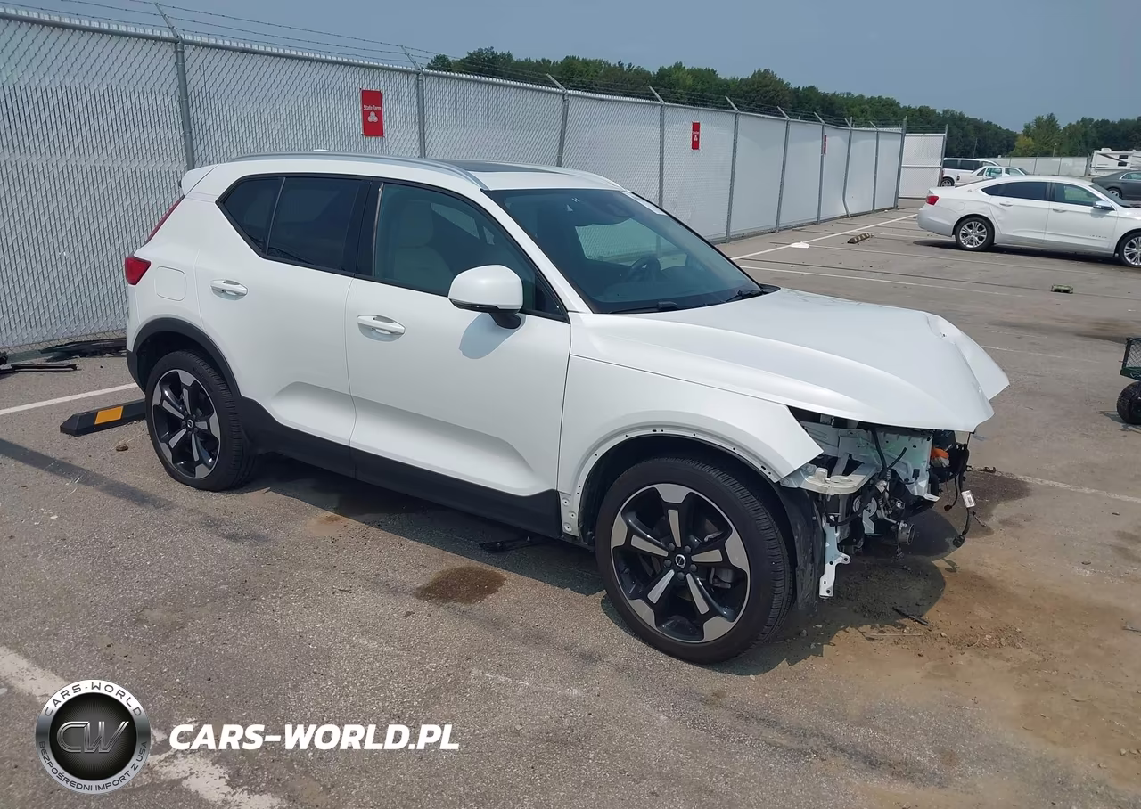 2022 Volvo Xc40 T5 Momentum