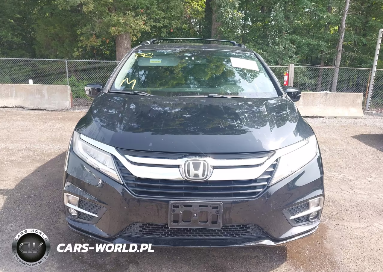 2018 Honda Odyssey Touring VIN:5FNRL6H86JB032109 - 11