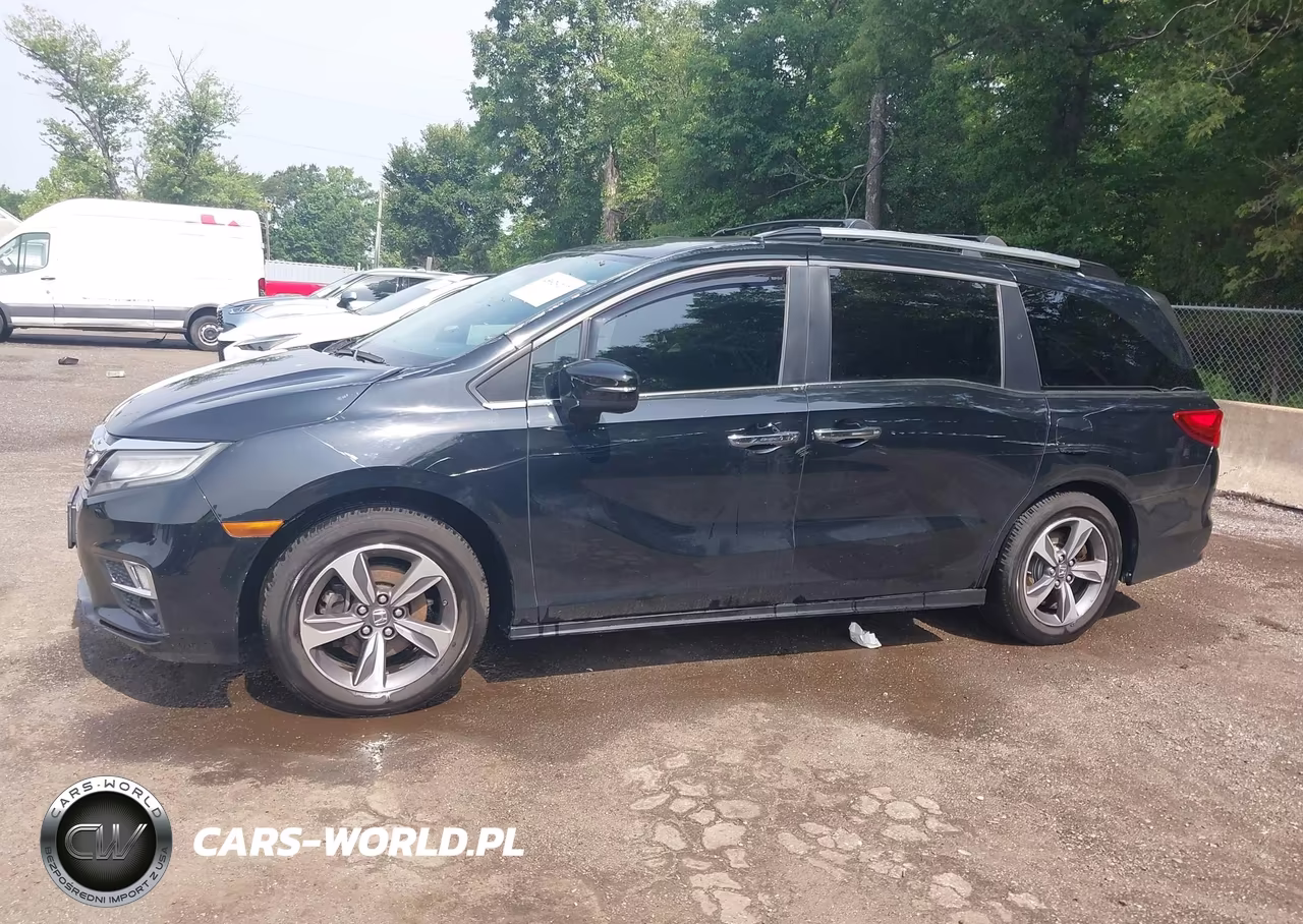 2018 Honda Odyssey Touring VIN:5FNRL6H86JB032109 - 13