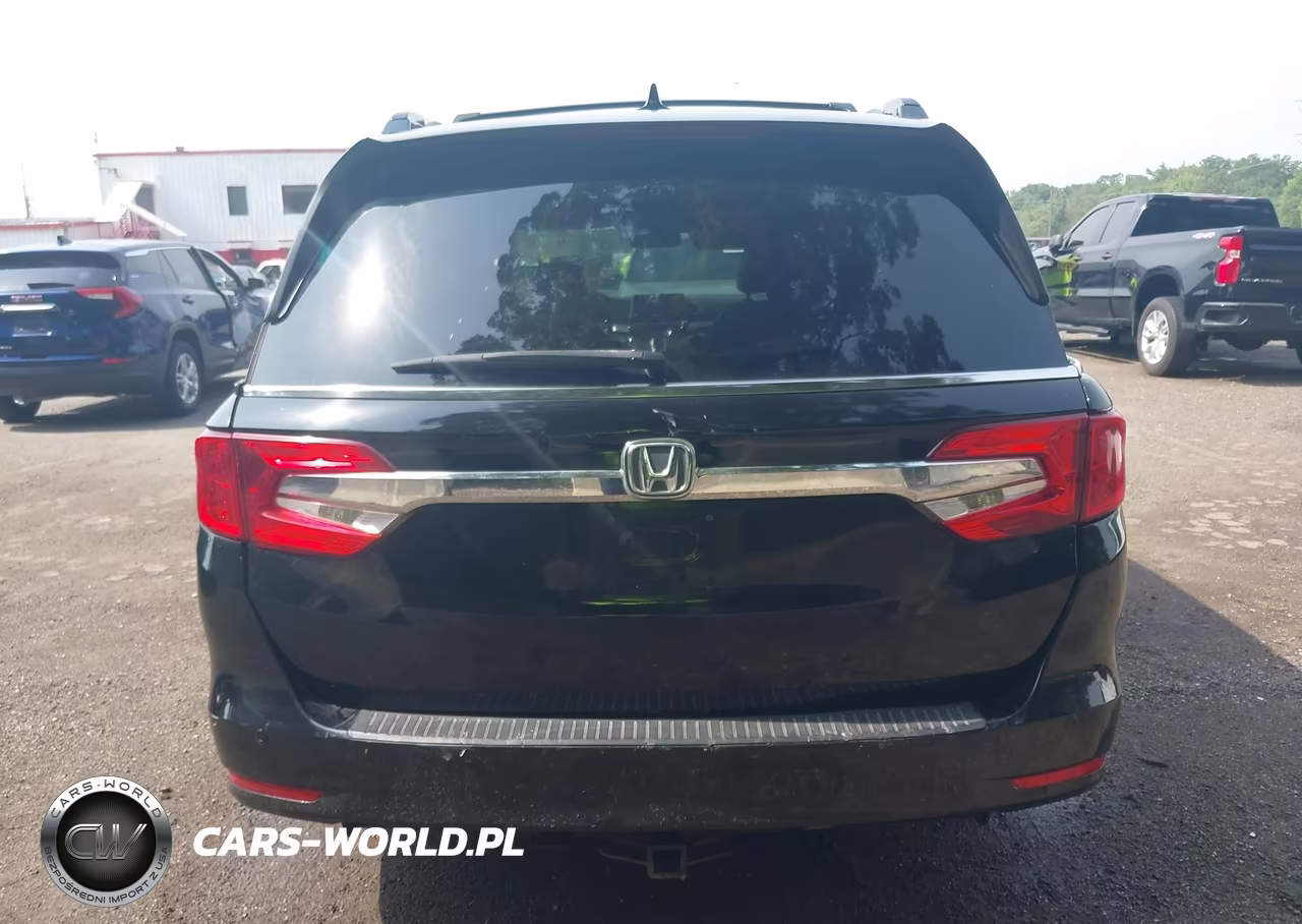 2018 Honda Odyssey Touring VIN:5FNRL6H86JB032109 - 15