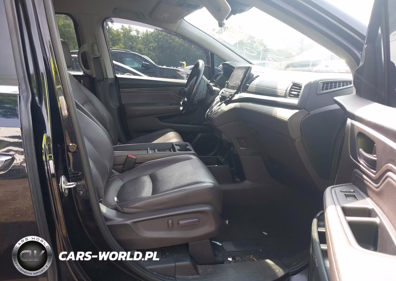 2018 Honda Odyssey Touring VIN:5FNRL6H86JB032109 - 5
