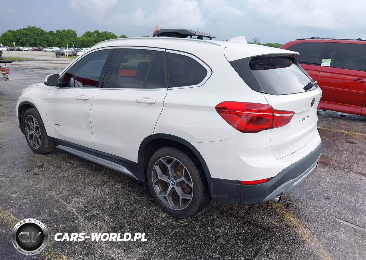 2018 BMW X1 xDrive28I VIN:WBXHT3C31J5K25147 - 3