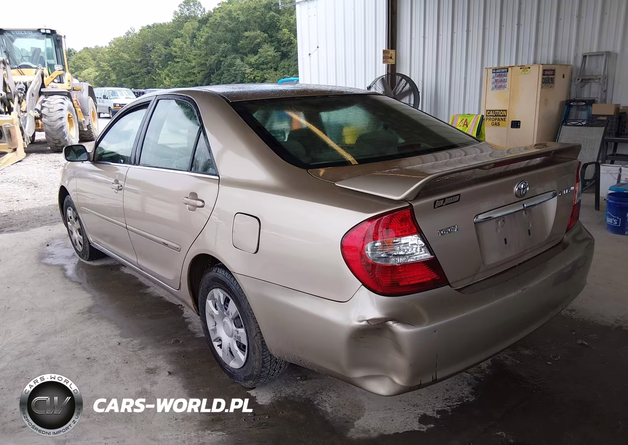 2002 Toyota Camry Le VIN:4T1BE32K82U041218 - 3