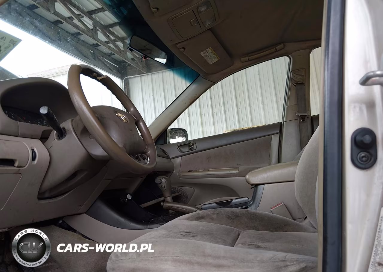 2002 Toyota Camry Le VIN:4T1BE32K82U041218 - 5