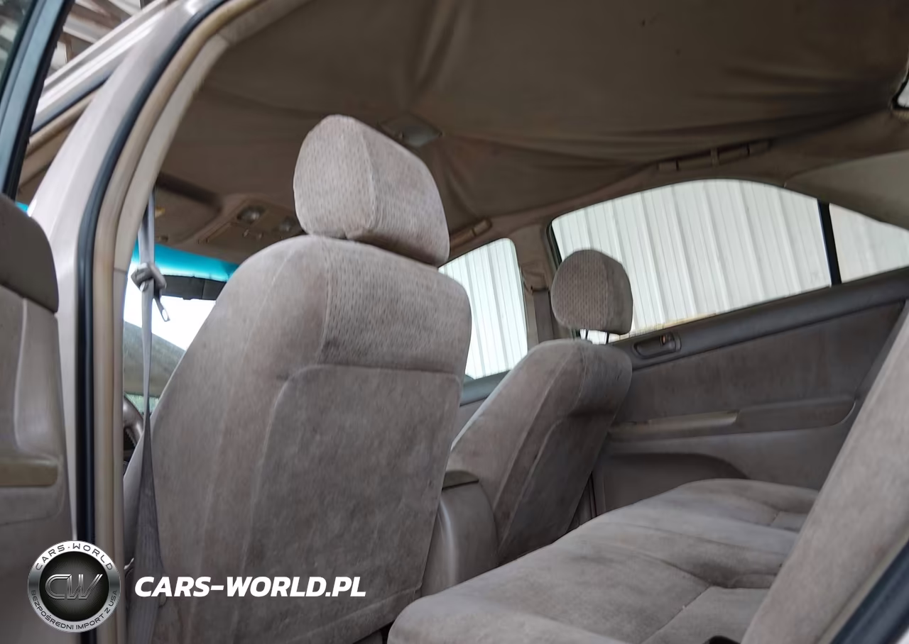 2002 Toyota Camry Le VIN:4T1BE32K82U041218 - 8