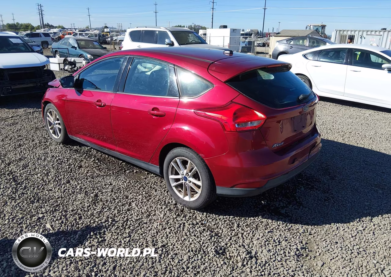 2015 Ford Focus Se VIN:1FADP3K2XFL256673 - 3