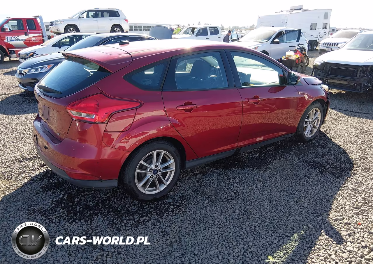 2015 Ford Focus Se VIN:1FADP3K2XFL256673 - 4