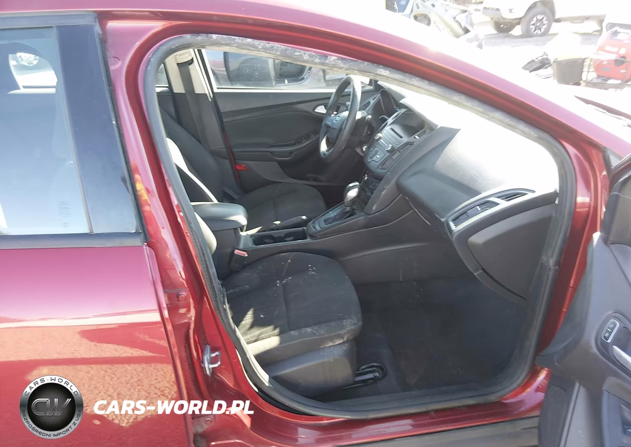 2015 Ford Focus Se VIN:1FADP3K2XFL256673 - 5