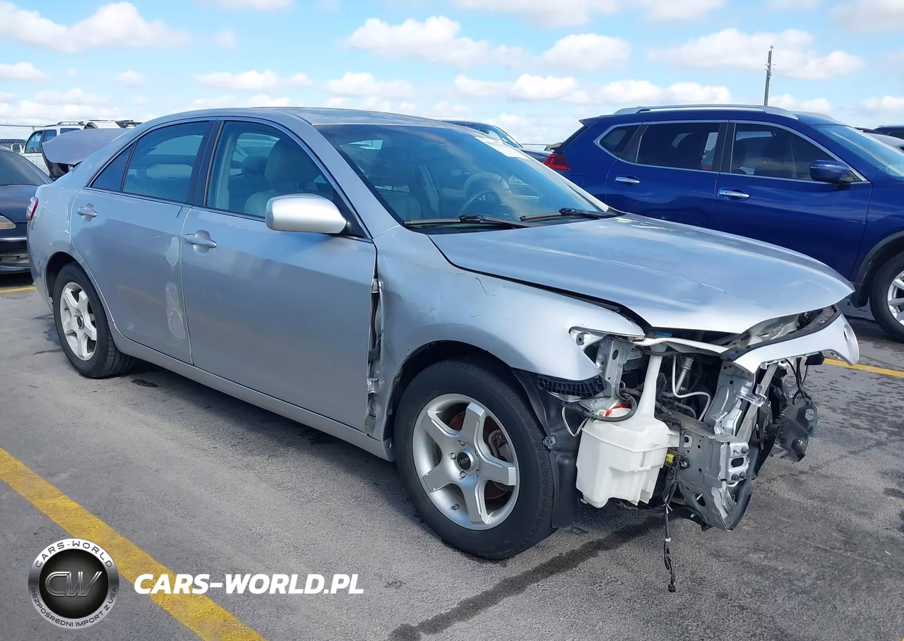 2010 Toyota Camry Le – zdjęcie 1 z 12