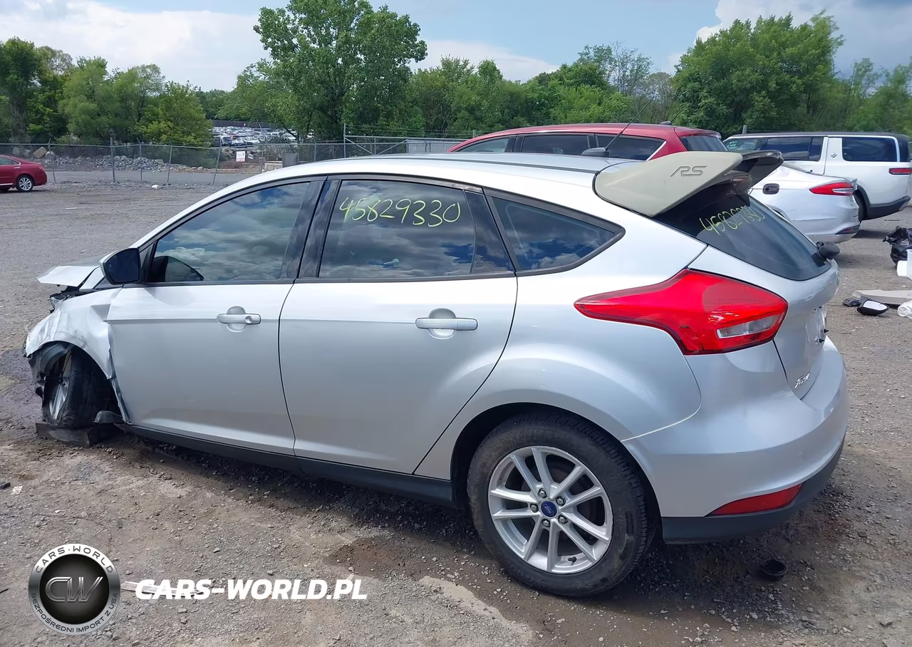 2018 Ford Focus Se VIN:1FADP3K26JL227499 - 15