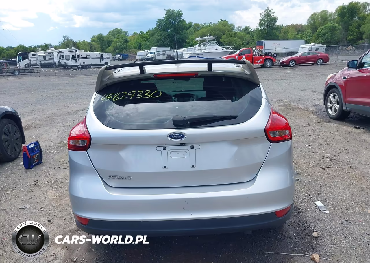 2018 Ford Focus Se VIN:1FADP3K26JL227499 - 17