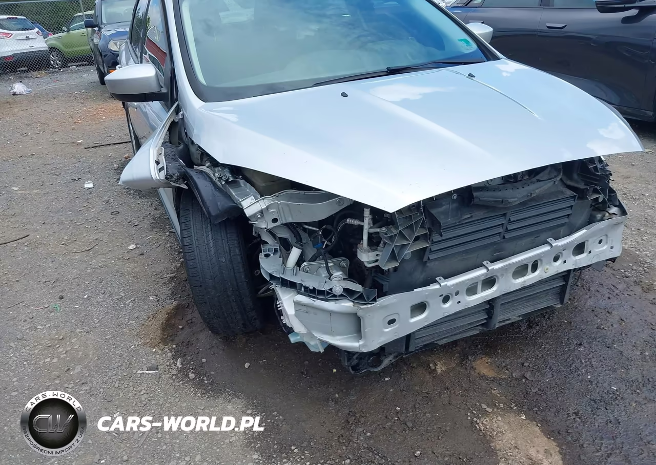 2018 Ford Focus Se VIN:1FADP3K26JL227499 - 18