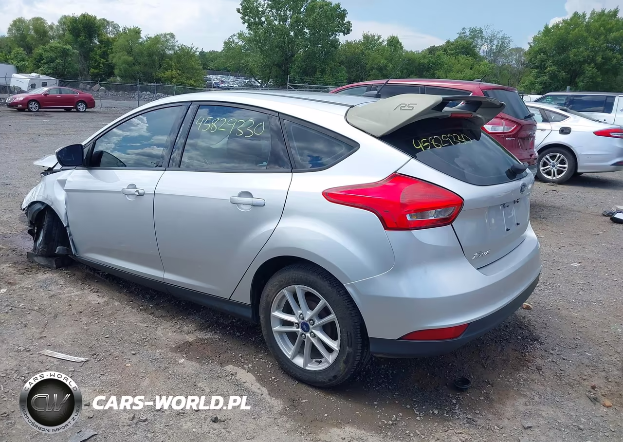 2018 Ford Focus Se VIN:1FADP3K26JL227499 - 3