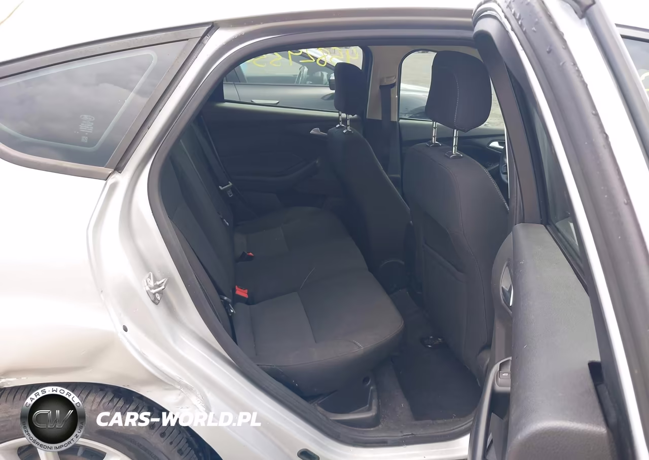 2018 Ford Focus Se VIN:1FADP3K26JL227499 - 8