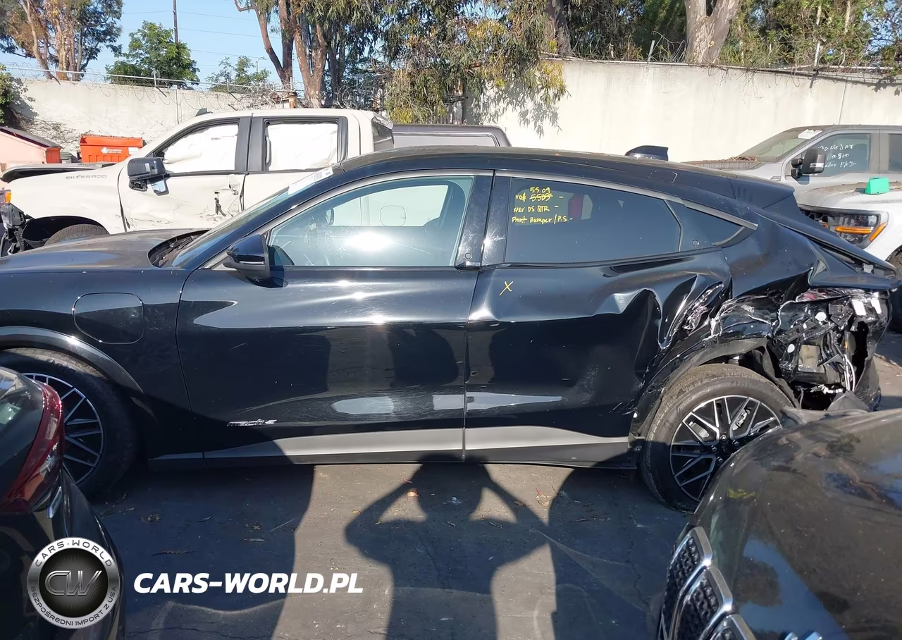2025 Ford Mustang Mach-E Premium VIN:3FMTK3R76SMA18636 - 14