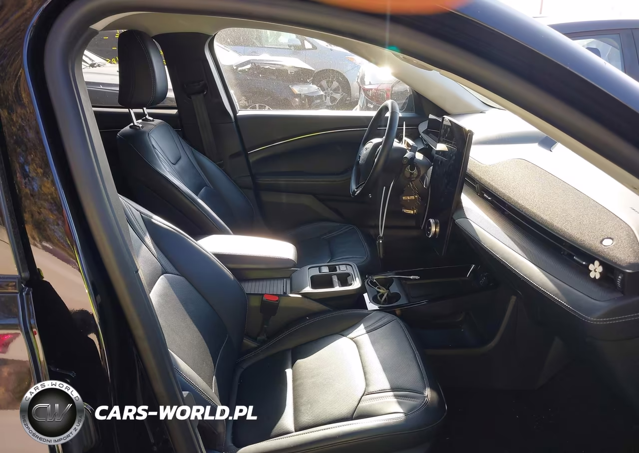 2025 Ford Mustang Mach-E Premium VIN:3FMTK3R76SMA18636 - 5