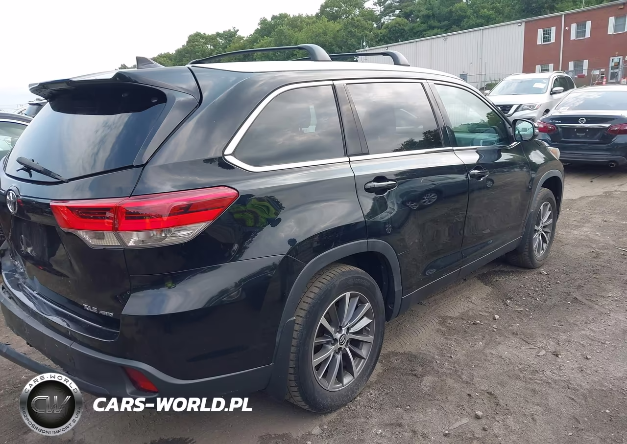 2019 Toyota Highlander Xle VIN:5TDJZRFH8KS613026 - 4