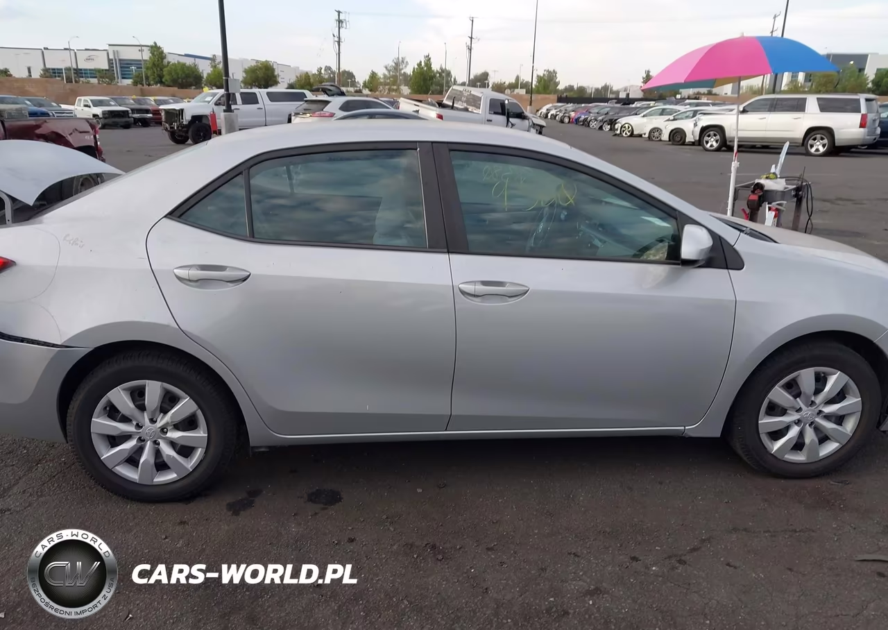 2015 Toyota Corolla Le VIN:5YFBURHE3FP184687 - 13
