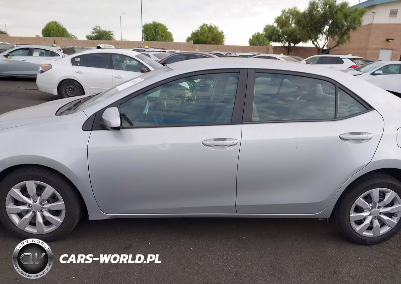 2015 Toyota Corolla Le VIN:5YFBURHE3FP184687 - 14