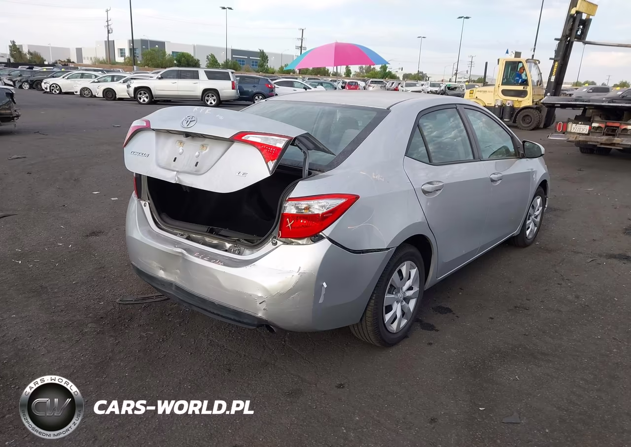 2015 Toyota Corolla Le VIN:5YFBURHE3FP184687 - 4