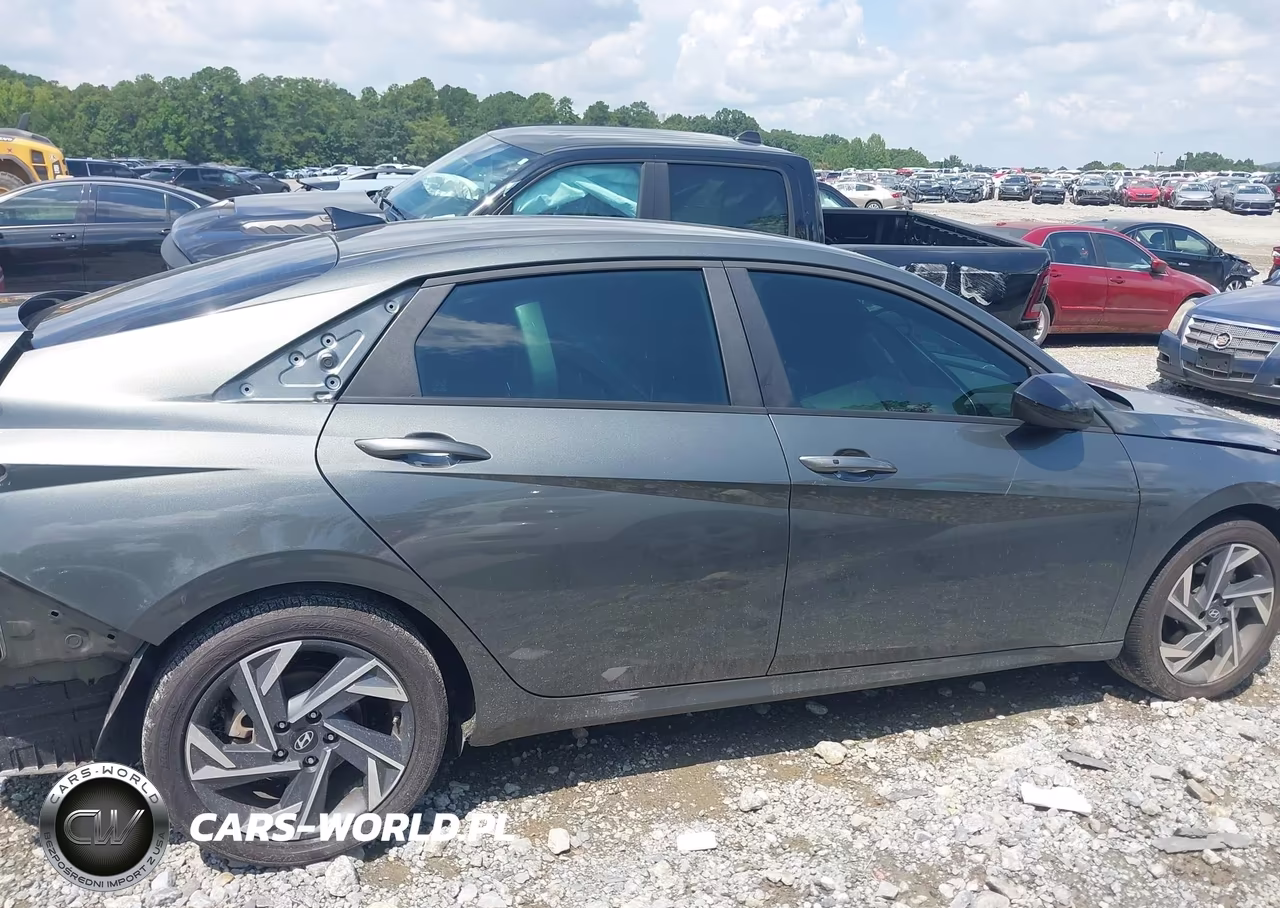 2025 Hyundai Elantra Sel Sport VIN:KMHLM4DG9SU870093 - 13