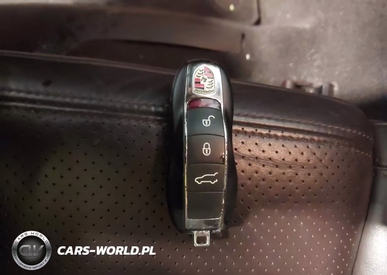 2012 Porsche Cayenne S VIN:WP1AB2A24CLA45311 - 11
