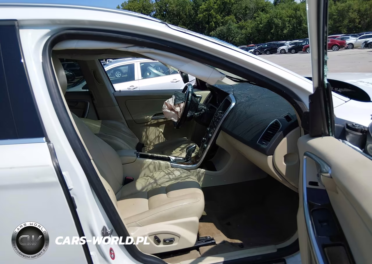 2015 Volvo Xc60 T5 Premier Plus VIN:YV440MDC3F2577869 - 5