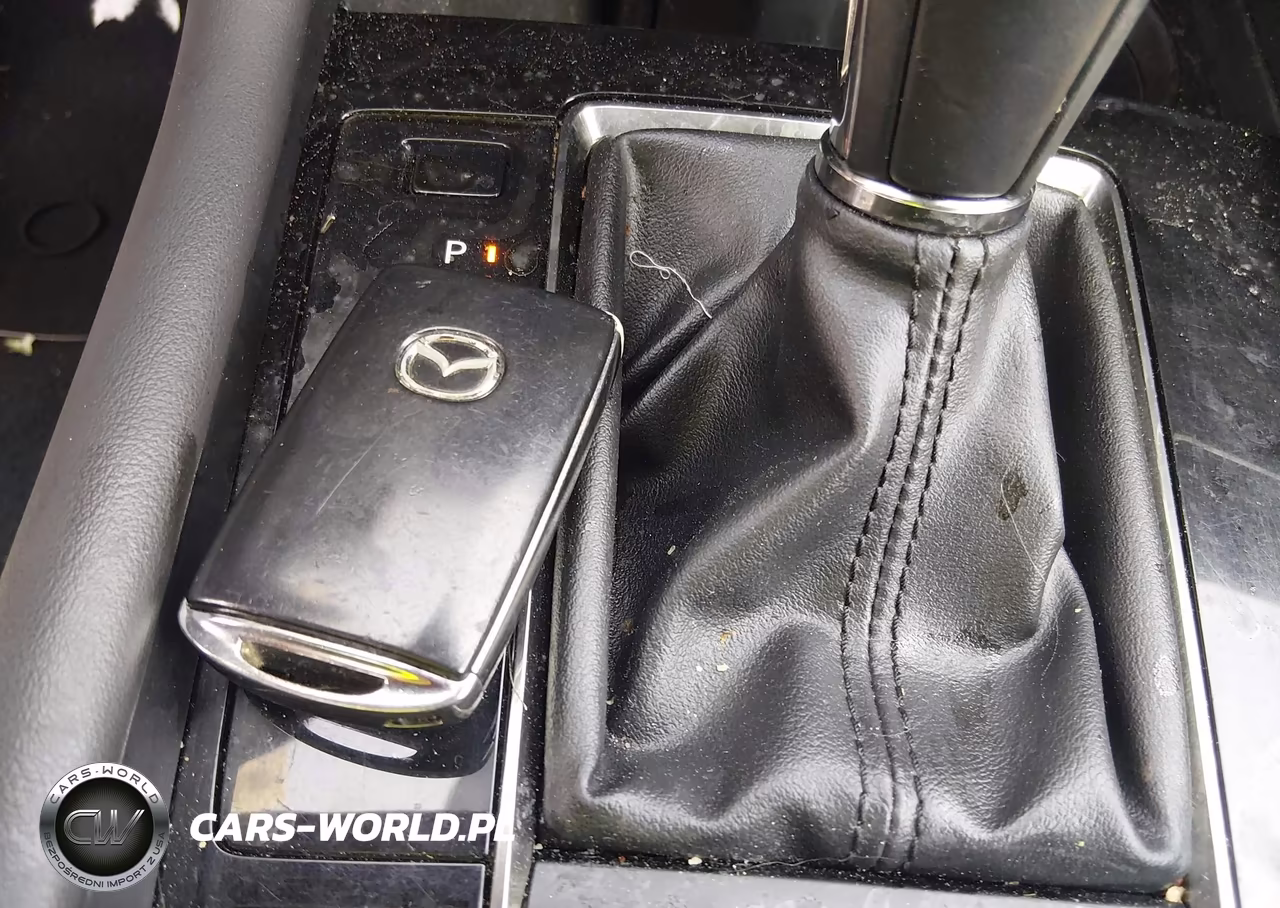 2020 Mazda Mazda3 Premium Package VIN:JM1BPANM1L1164538 - 11