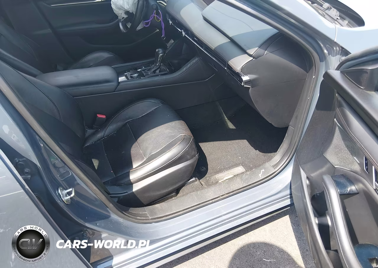 2020 Mazda Mazda3 Premium Package VIN:JM1BPANM1L1164538 - 5