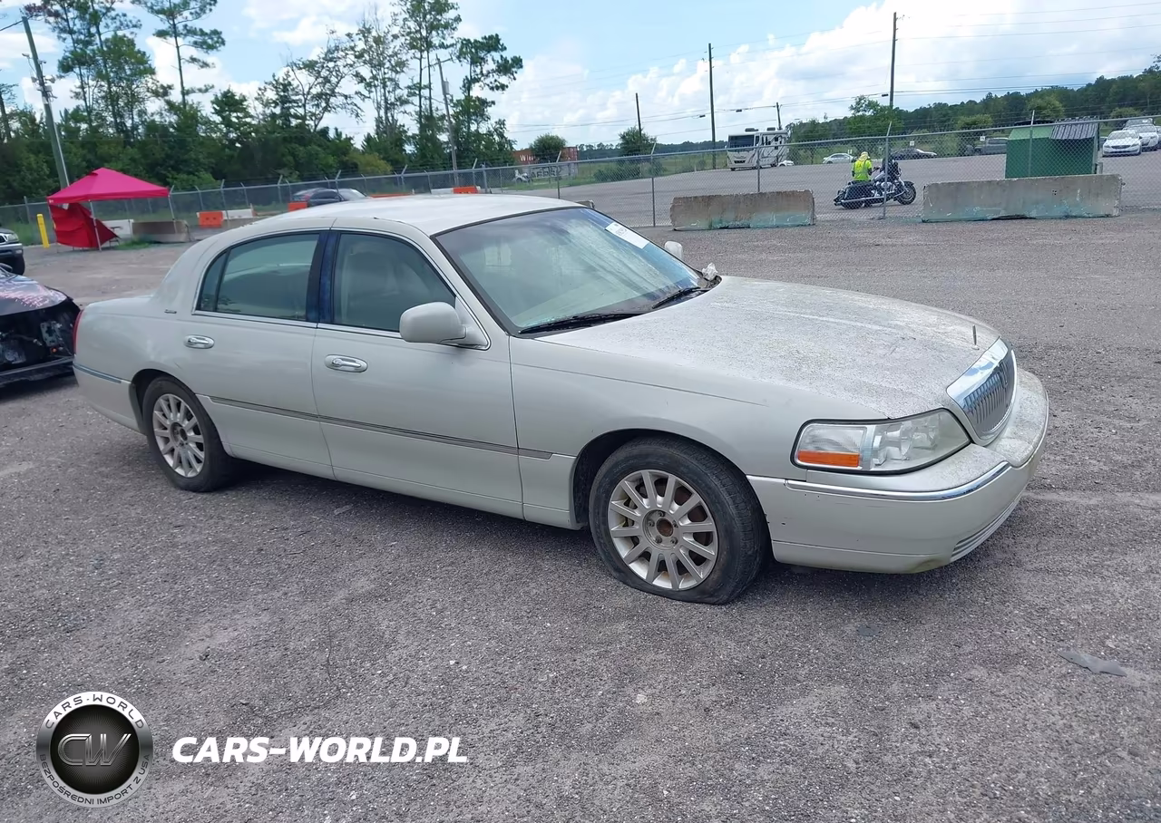 2006 Lincoln Town Car Signature