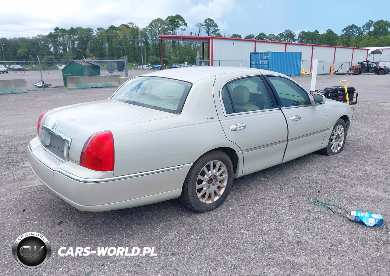 2006 Lincoln Town Car Signature VIN:1LNHM81W56Y601600 - 4