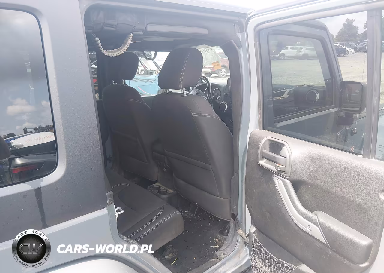 2015 Jeep Wrangler Unlimited Sahara VIN:1C4BJWEG9FL647048 - 8