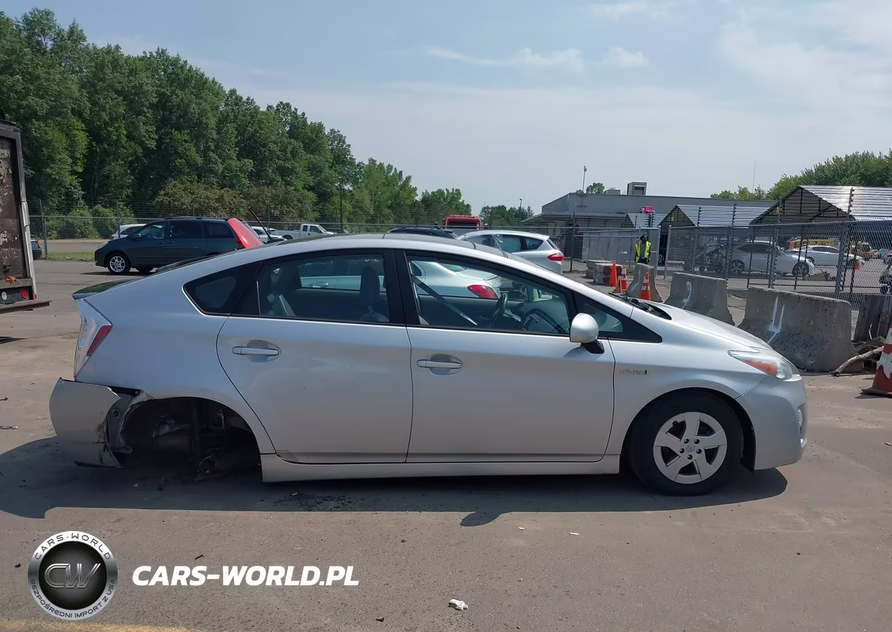 2011 Toyota Prius Four VIN:JTDKN3DUXB0274074 - 13