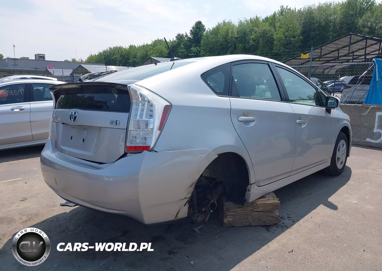 2011 Toyota Prius Four VIN:JTDKN3DUXB0274074 - 4