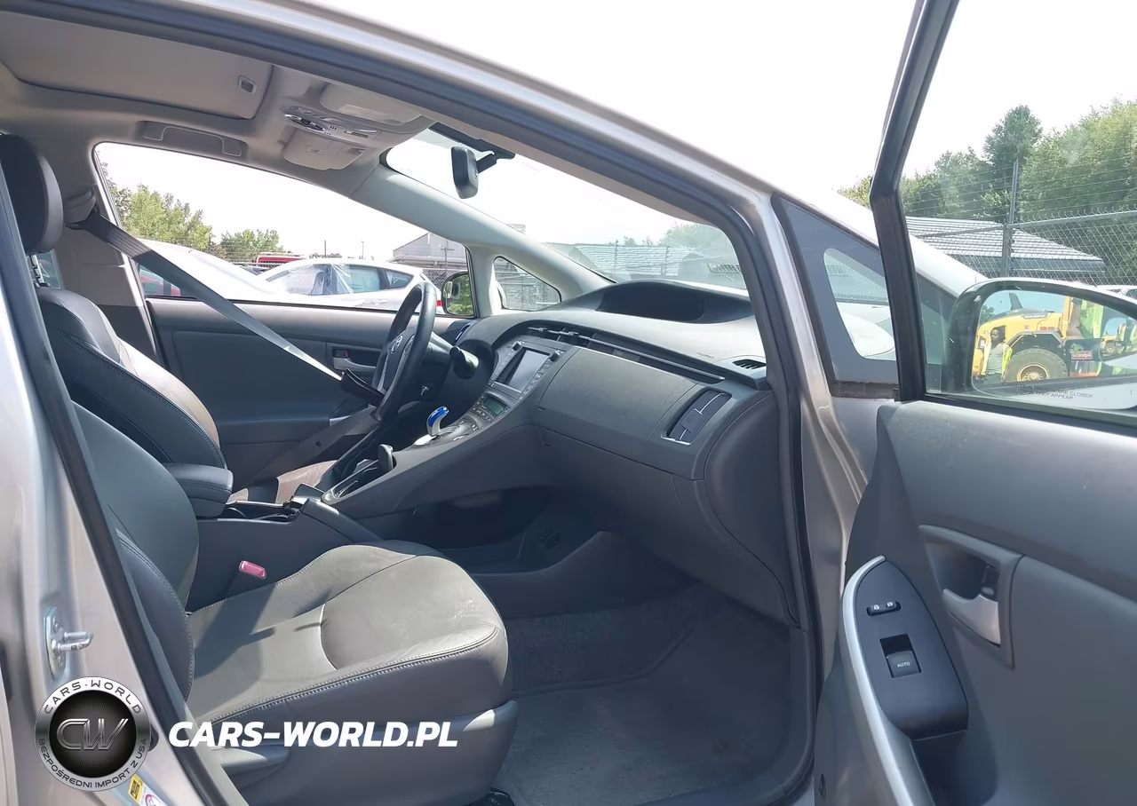 2011 Toyota Prius Four VIN:JTDKN3DUXB0274074 - 5