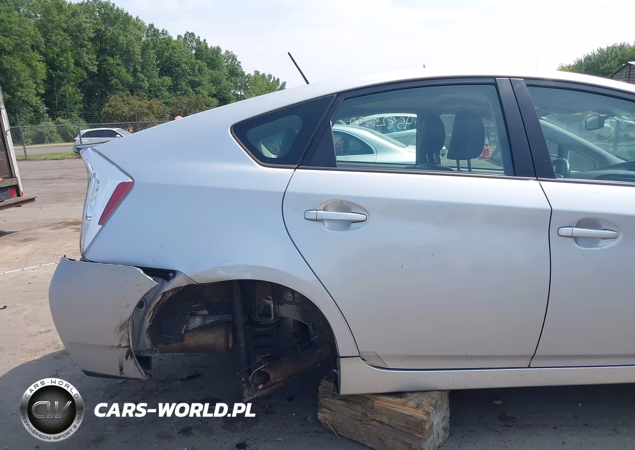 2011 Toyota Prius Four VIN:JTDKN3DUXB0274074 - 6