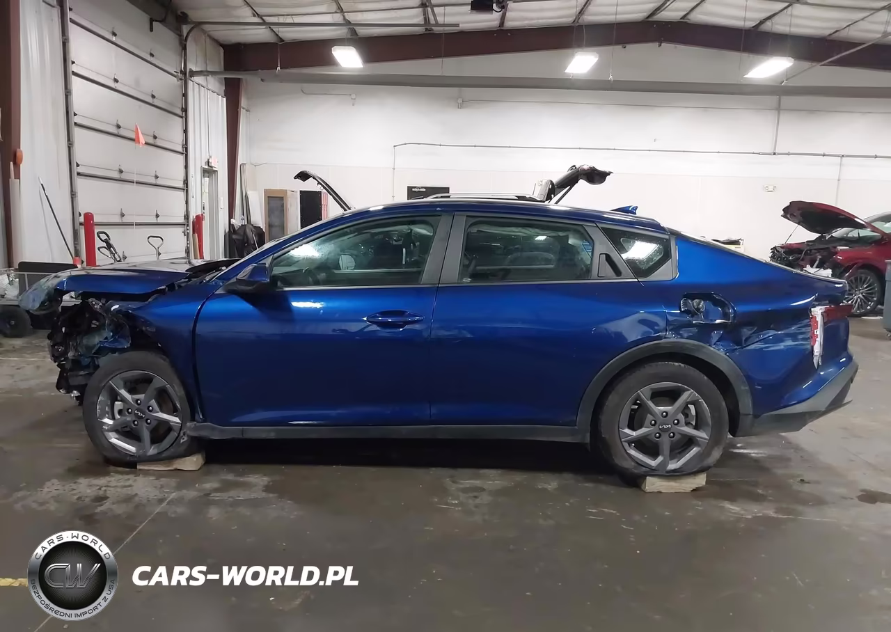 2025 Kia K4 Lxs VIN:3KPFT4DE8SE010848 - 13