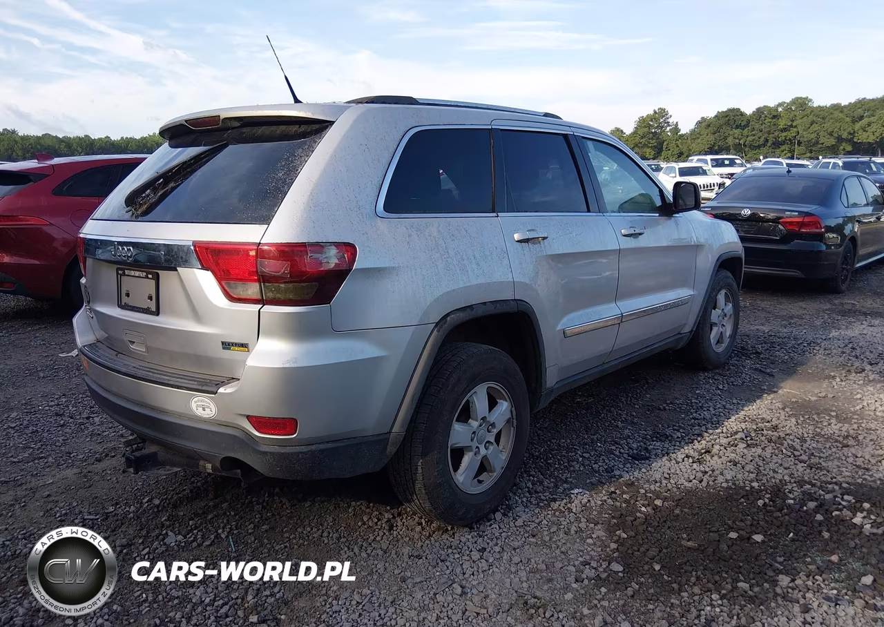 2011 Jeep Grand Cherokee Laredo VIN:1J4RR4GG1BC503071 - 4