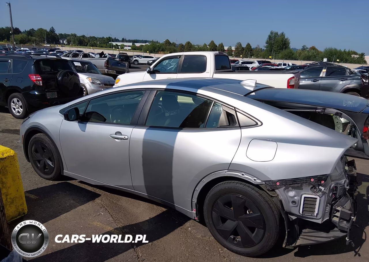 2024 Toyota Prius Le VIN:JTDACAAU9R3023551 - 15