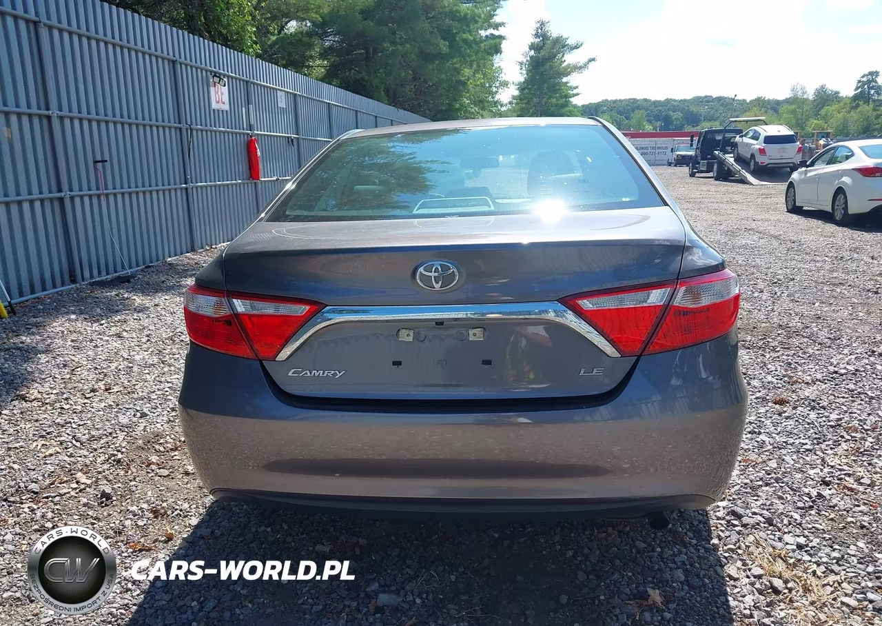 2015 Toyota Camry Le VIN:4T4BF1FK4FR470606 - 16